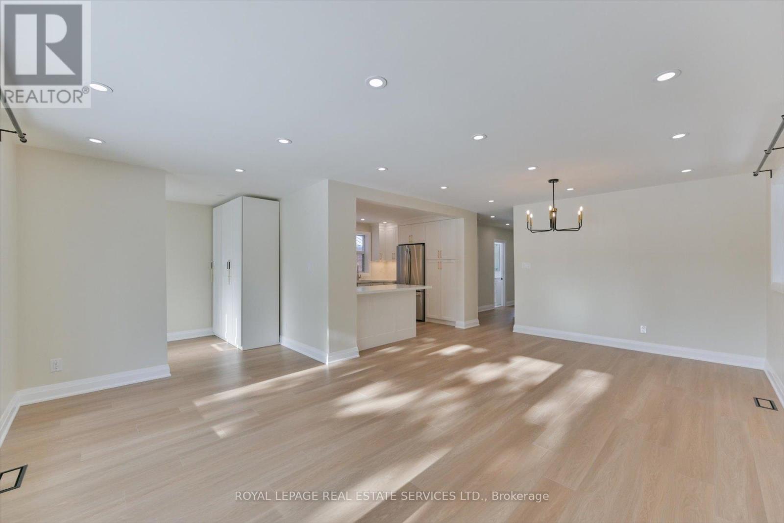 24 Wingrove Hill, Toronto, Ontario  M9B 2C6 - Photo 10 - W12661460