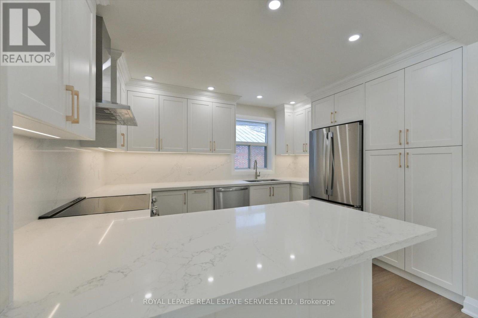 24 Wingrove Hill, Toronto, Ontario  M9B 2C6 - Photo 11 - W12661460