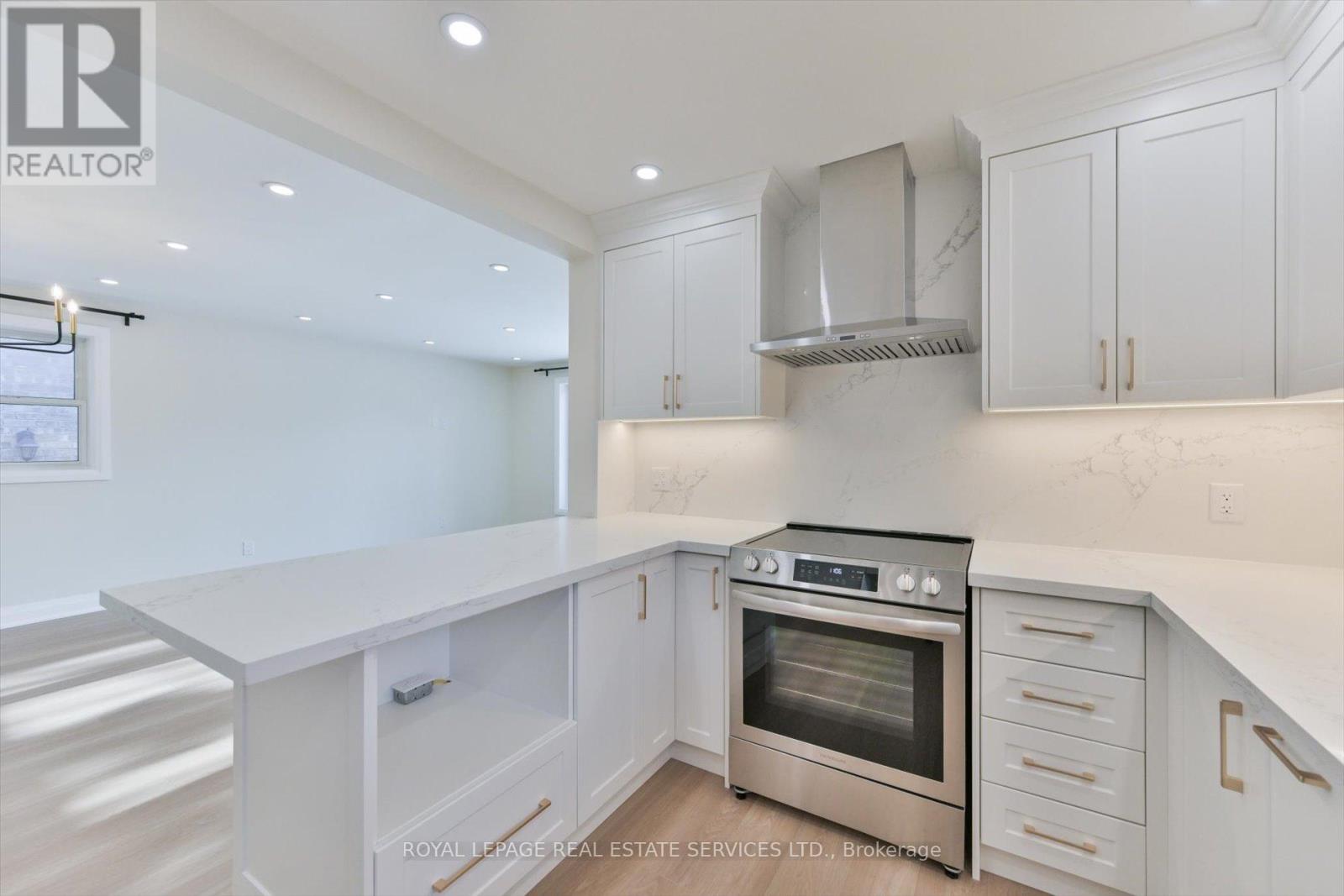 24 Wingrove Hill, Toronto, Ontario  M9B 2C6 - Photo 13 - W12661460