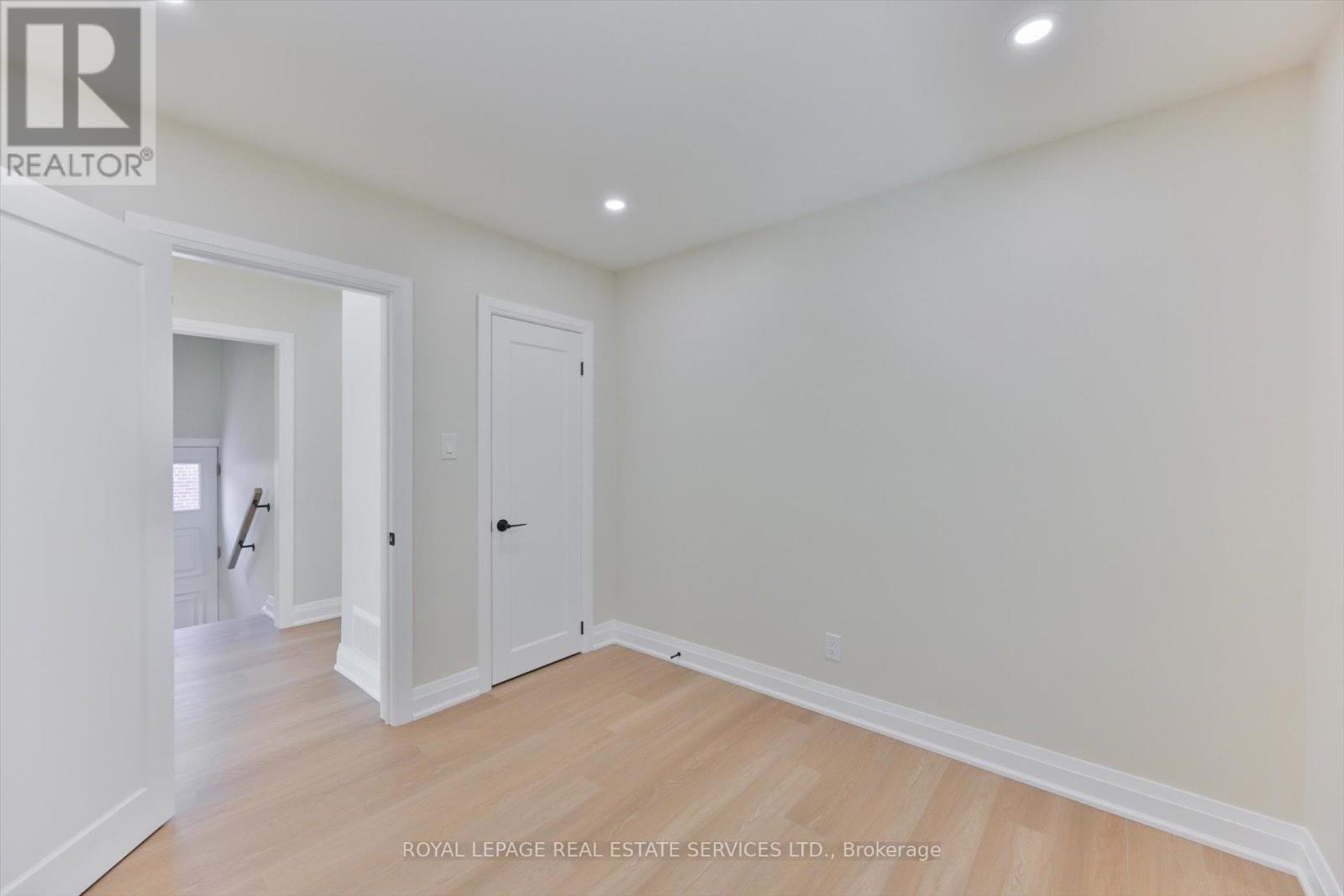 24 Wingrove Hill, Toronto, Ontario  M9B 2C6 - Photo 16 - W12661460