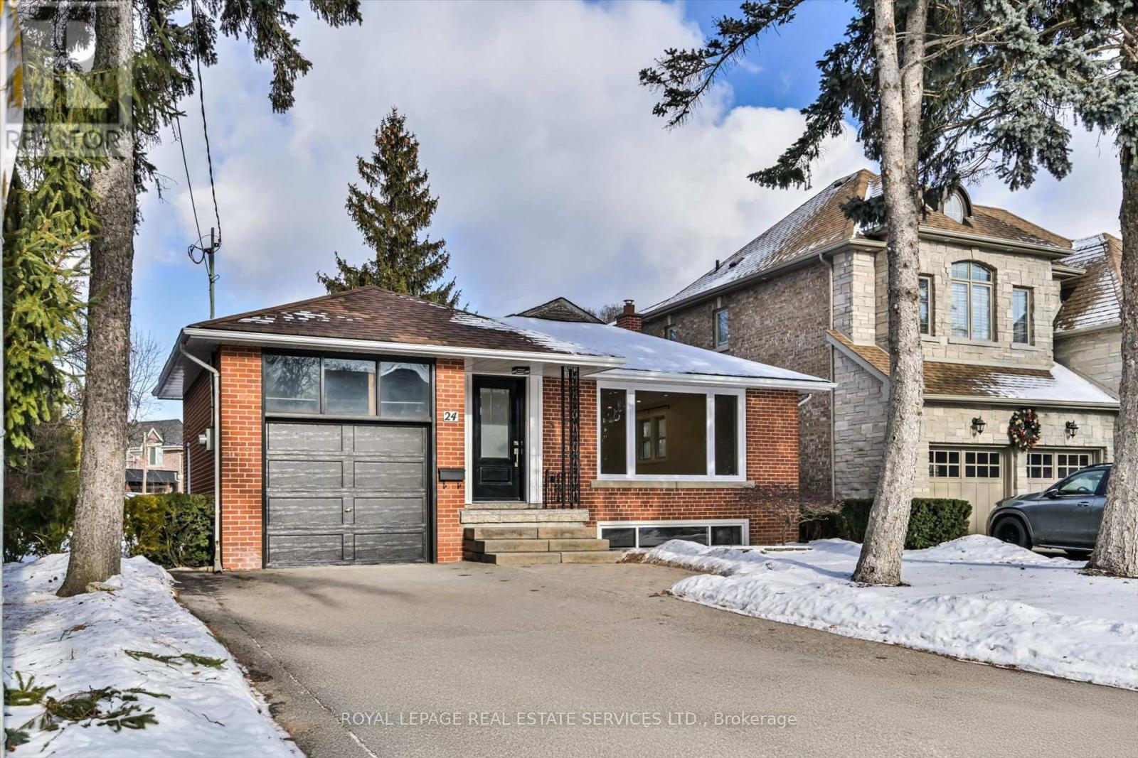 24 Wingrove Hill, Toronto, Ontario  M9B 2C6 - Photo 2 - W12661460