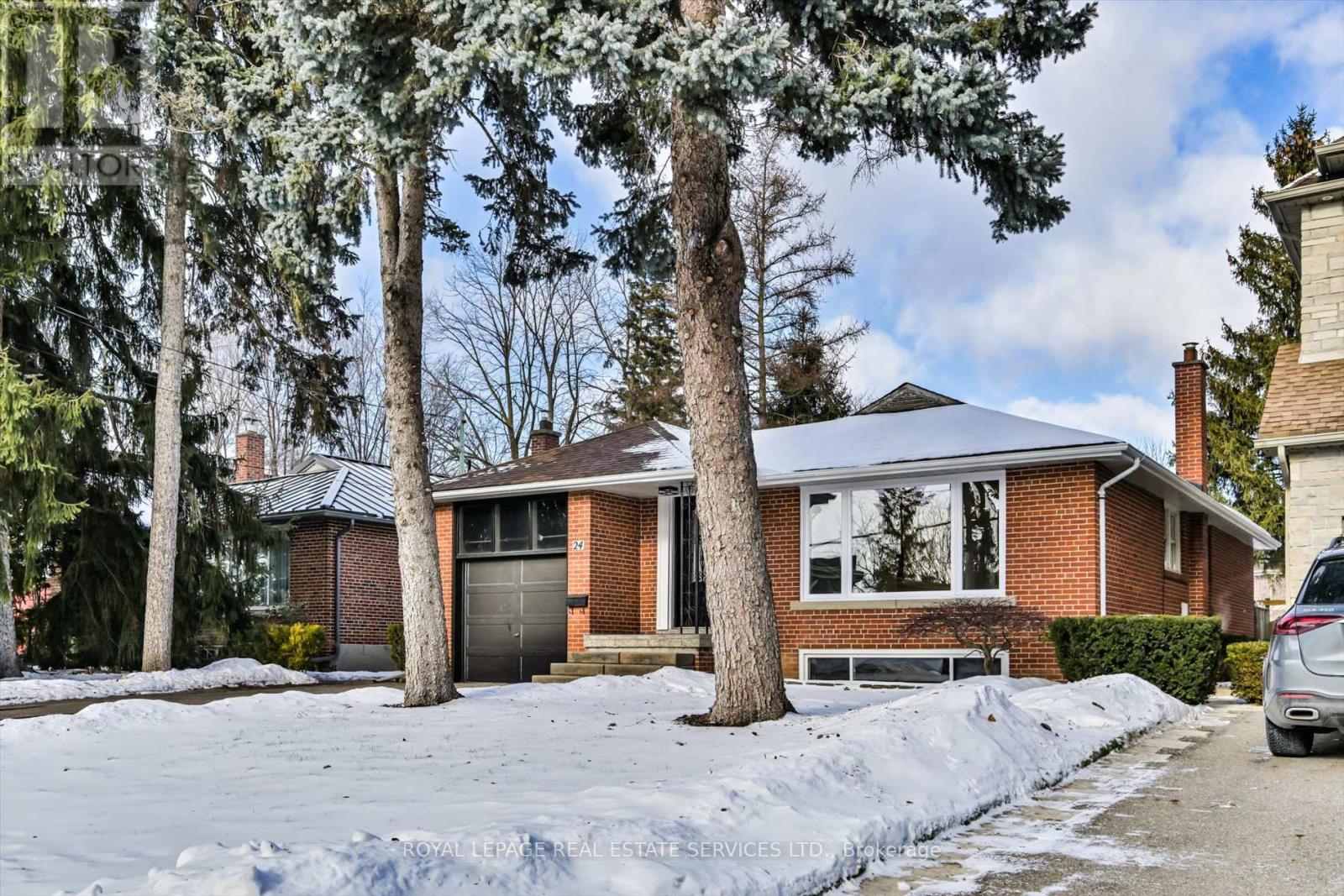 24 Wingrove Hill, Toronto, Ontario  M9B 2C6 - Photo 3 - W12661460