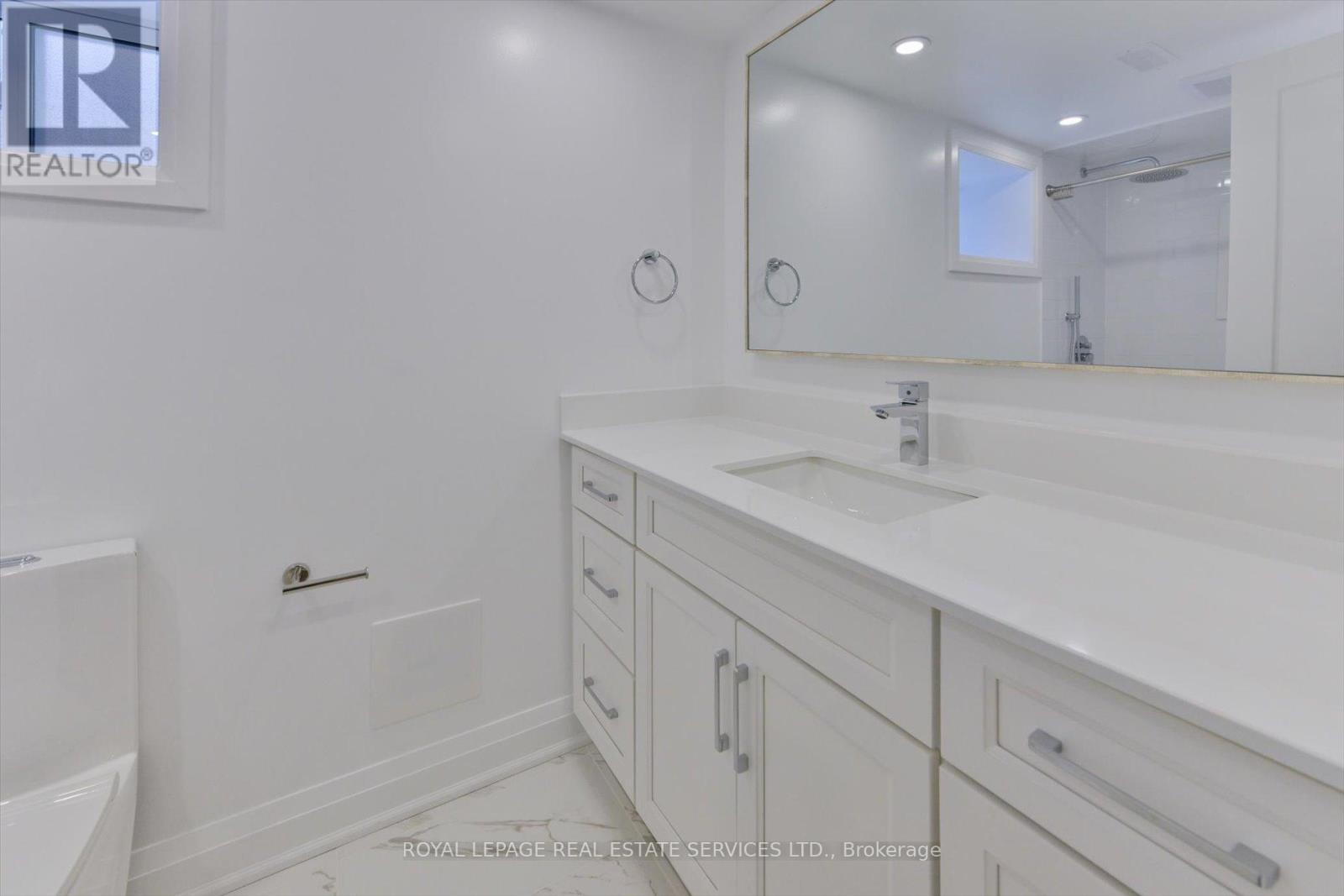 24 Wingrove Hill, Toronto, Ontario  M9B 2C6 - Photo 33 - W12661460