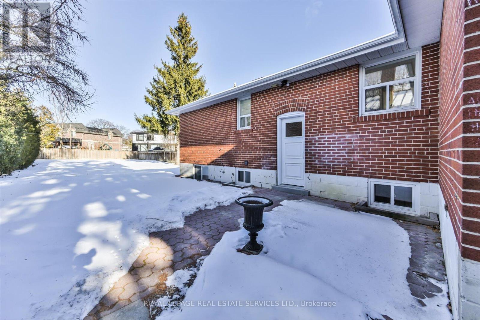 24 Wingrove Hill, Toronto, Ontario  M9B 2C6 - Photo 39 - W12661460