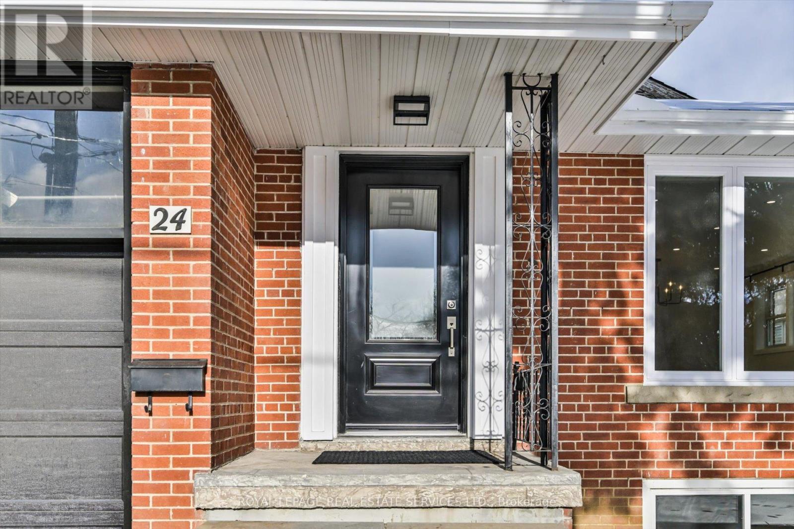 24 Wingrove Hill, Toronto, Ontario  M9B 2C6 - Photo 5 - W12661460