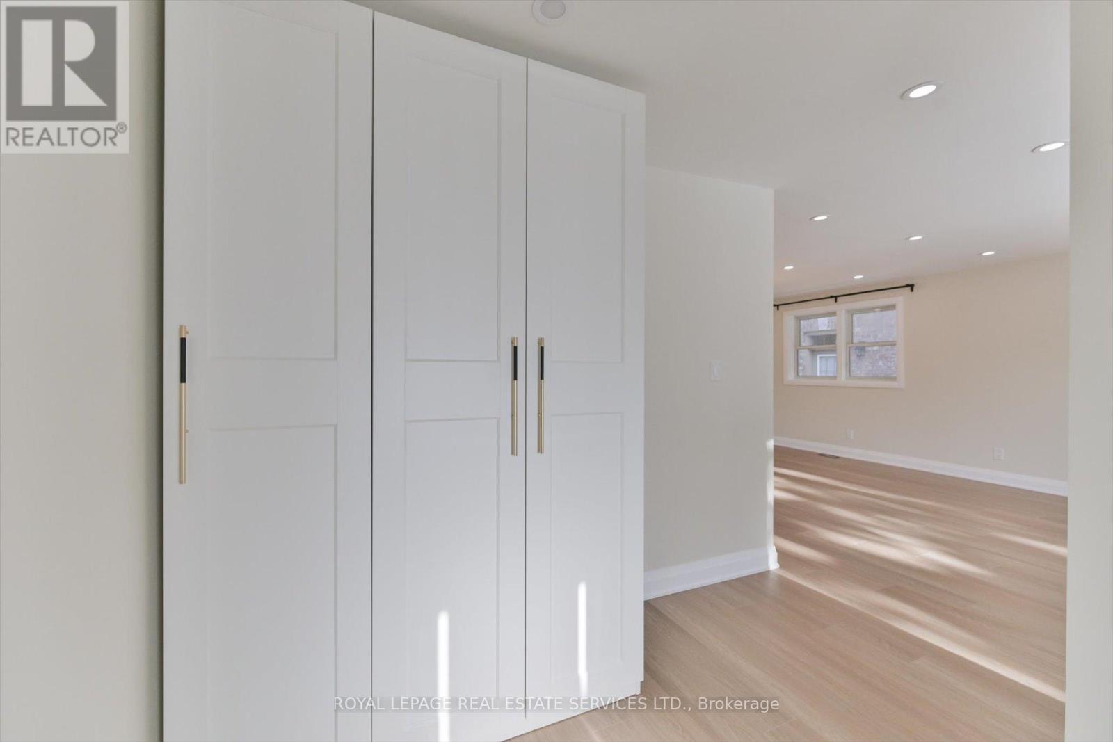 24 Wingrove Hill, Toronto, Ontario  M9B 2C6 - Photo 7 - W12661460