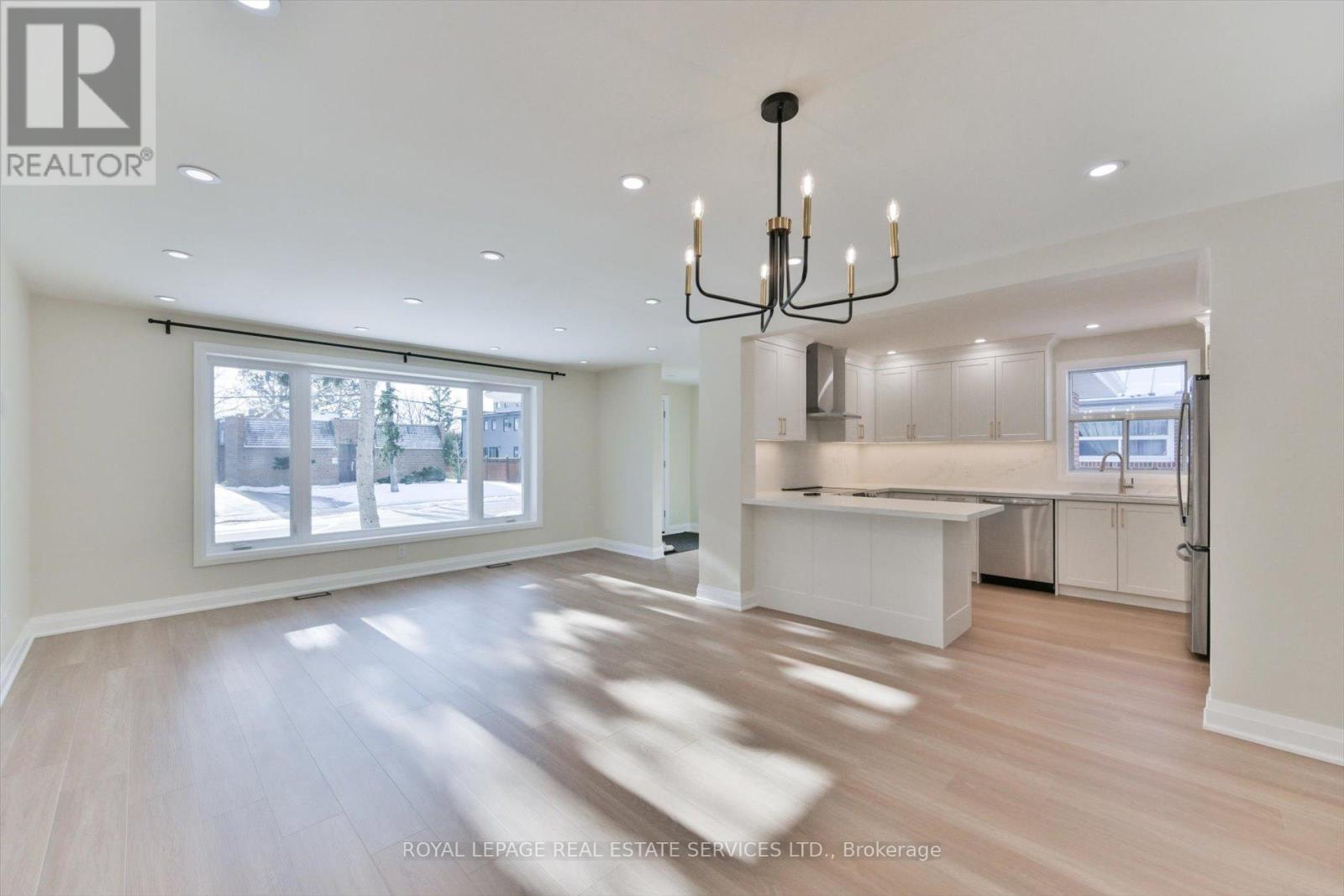 24 Wingrove Hill, Toronto, Ontario  M9B 2C6 - Photo 9 - W12661460