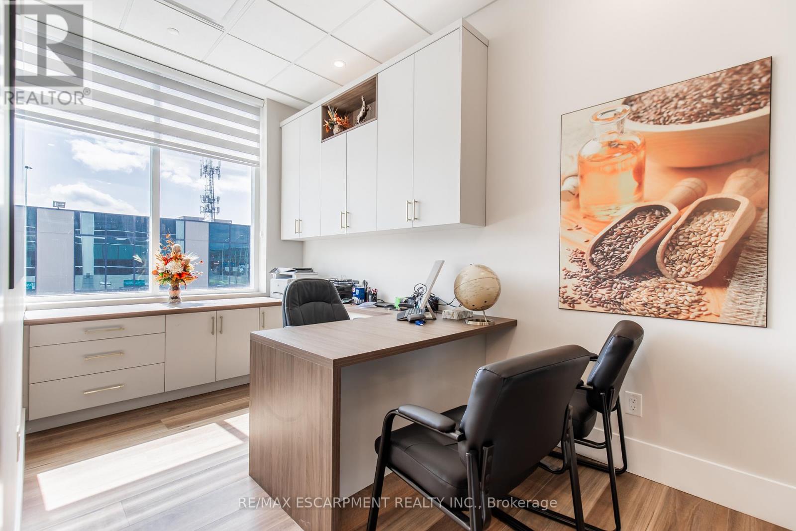 215 - 1670 North Service Road, Oakville, Ontario  L6H 7G3 - Photo 14 - W12661474