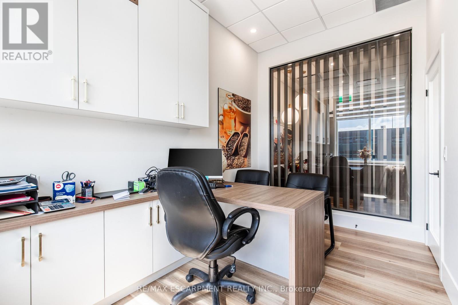 215 - 1670 North Service Road, Oakville, Ontario  L6H 7G3 - Photo 15 - W12661474