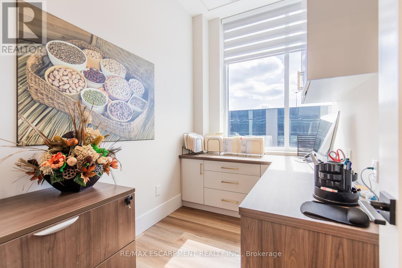 215 - 1670 North Service Road, Oakville, Ontario  L6H 7G3 - Photo 17 - W12661474