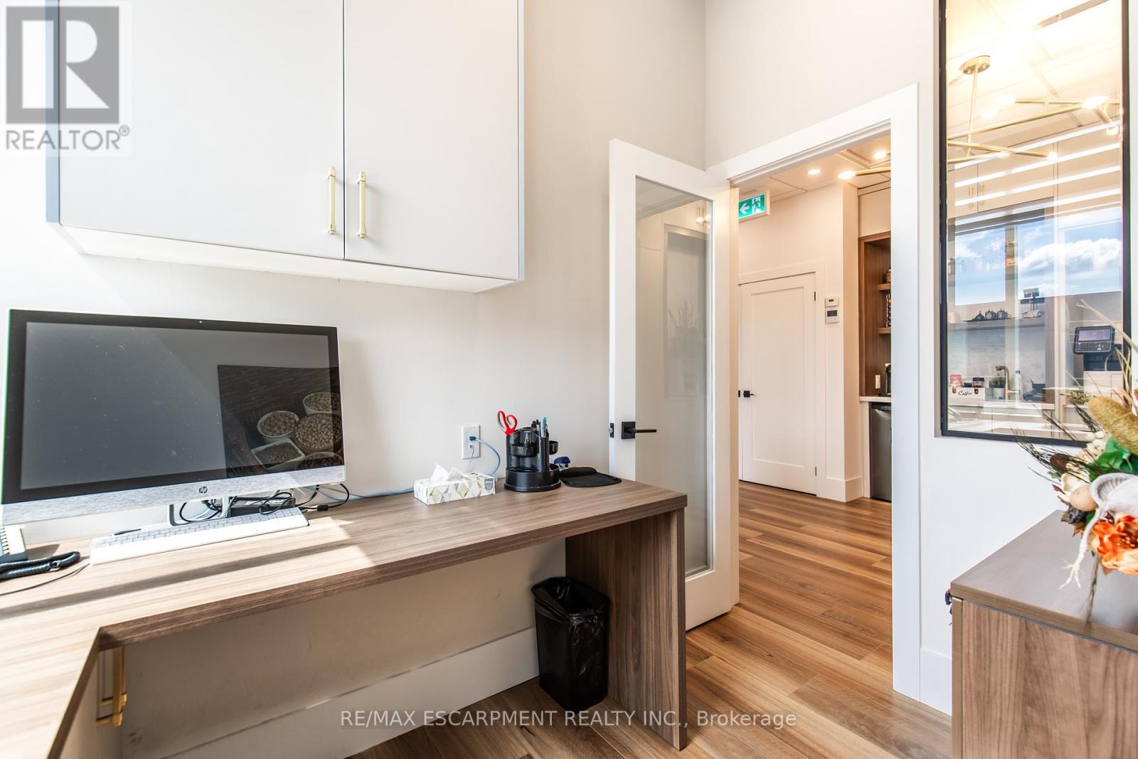 215 - 1670 North Service Road, Oakville, Ontario  L6H 7G3 - Photo 19 - W12661474