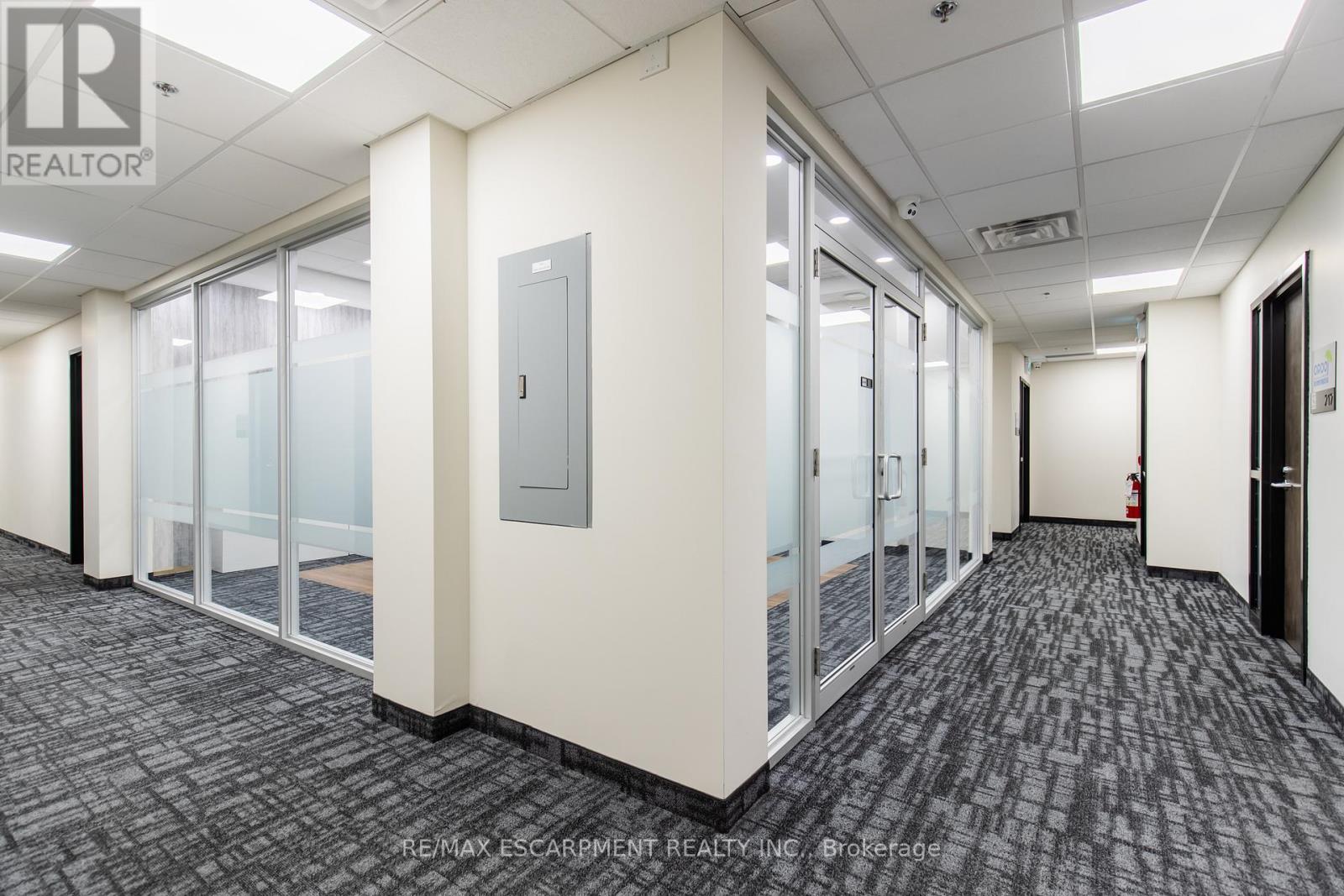 215 - 1670 North Service Road, Oakville, Ontario  L6H 7G3 - Photo 21 - W12661474