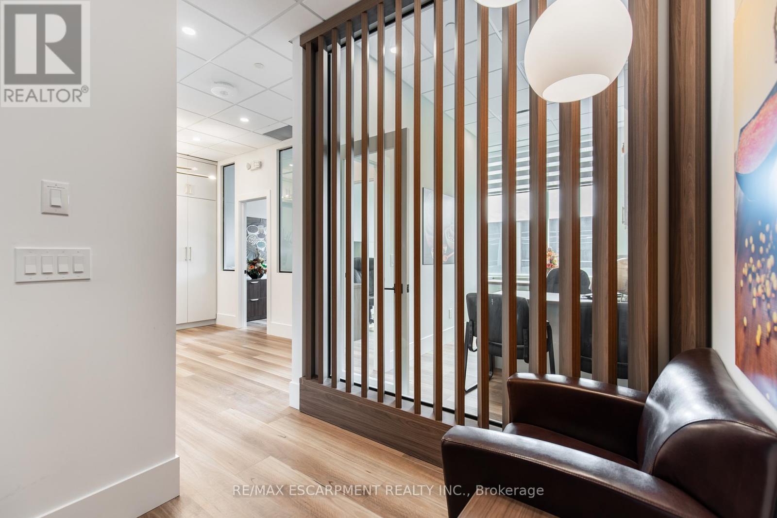 215 - 1670 North Service Road, Oakville, Ontario  L6H 7G3 - Photo 9 - W12661474