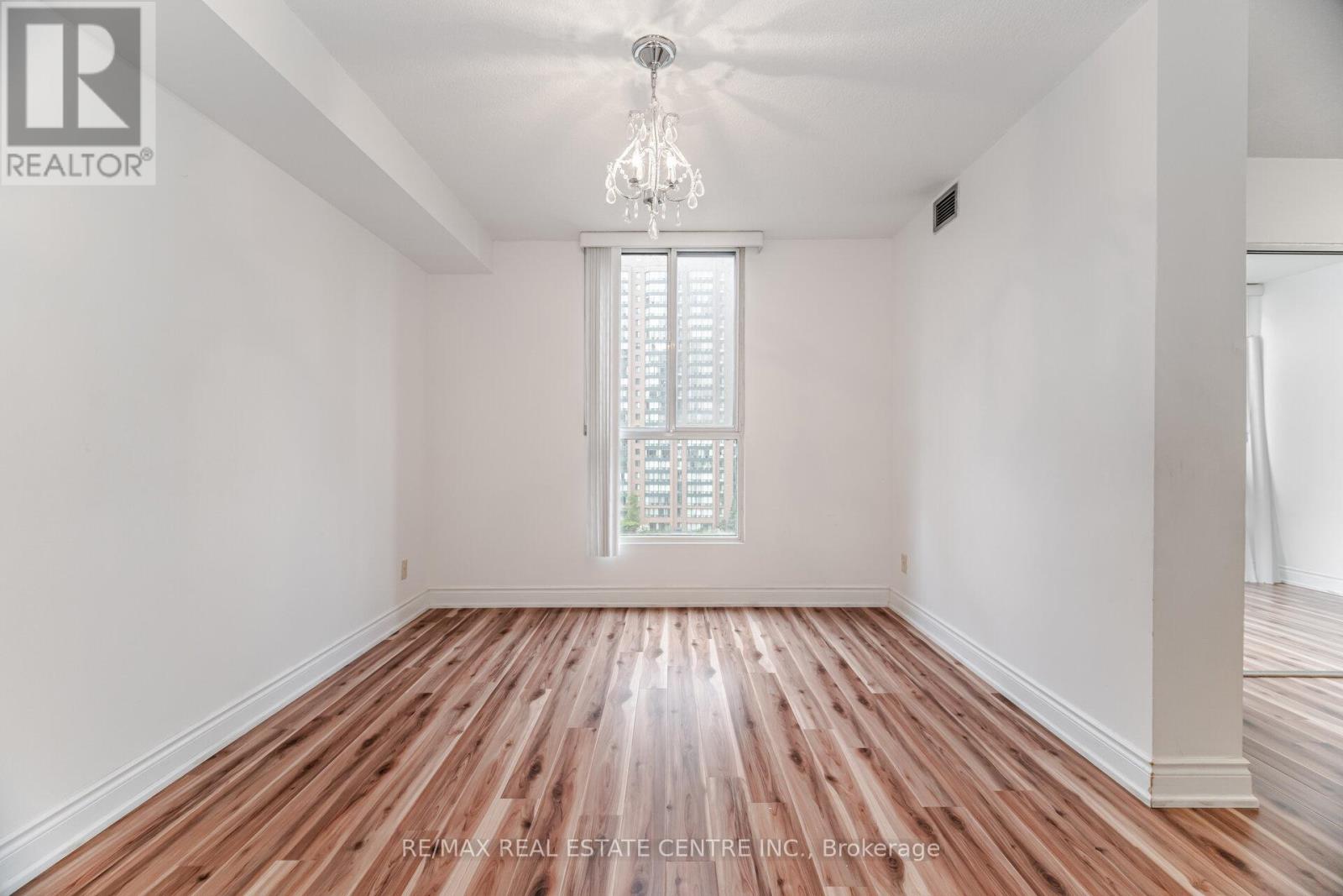 811 - 115 Hillcrest Avenue, Mississauga, Ontario  L5B 3Y9 - Photo 11 - W12661478