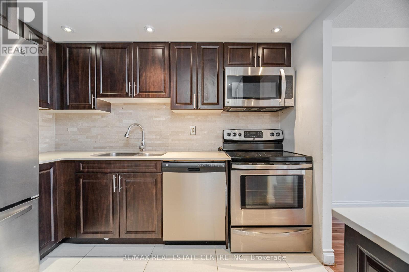 811 - 115 Hillcrest Avenue, Mississauga, Ontario  L5B 3Y9 - Photo 14 - W12661478