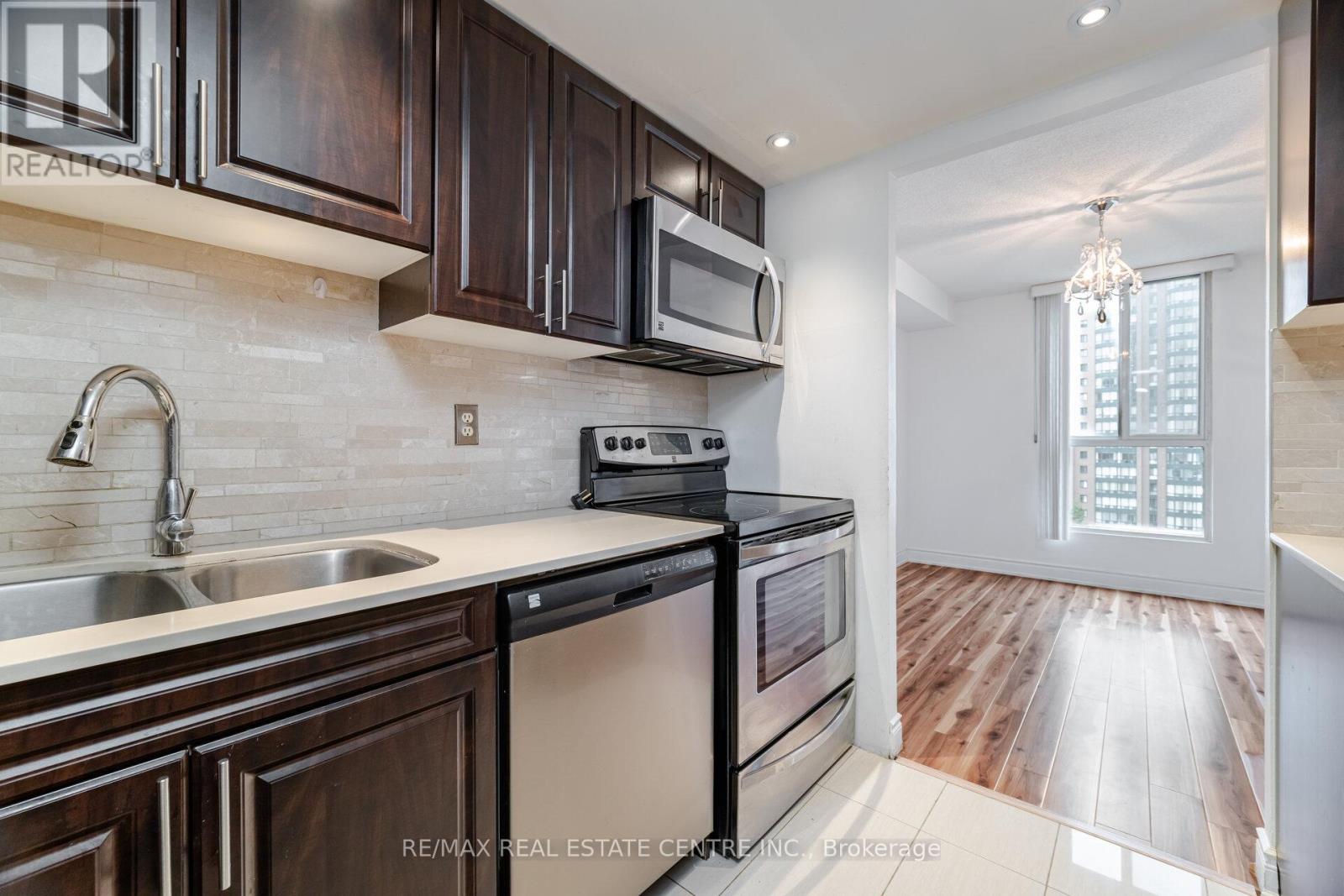 811 - 115 Hillcrest Avenue, Mississauga, Ontario  L5B 3Y9 - Photo 17 - W12661478