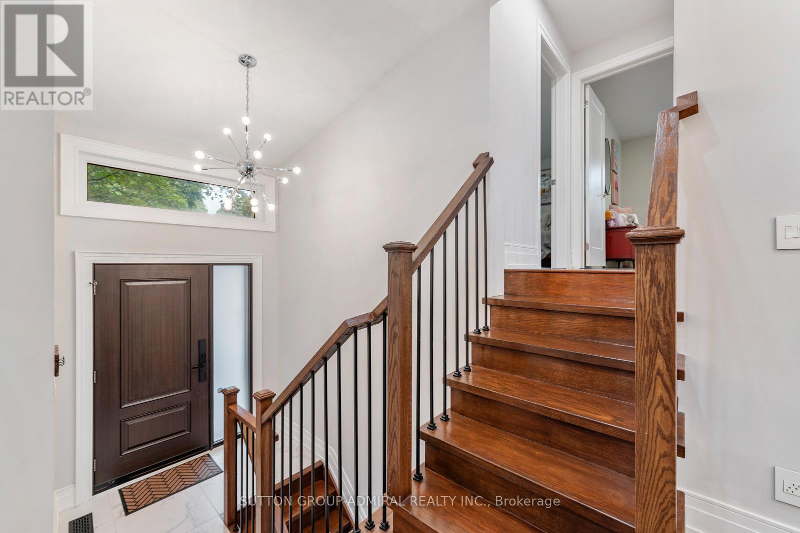 41 Waterford Drive, Toronto, Ontario  M9R 2N5 - Photo 2 - W12661500