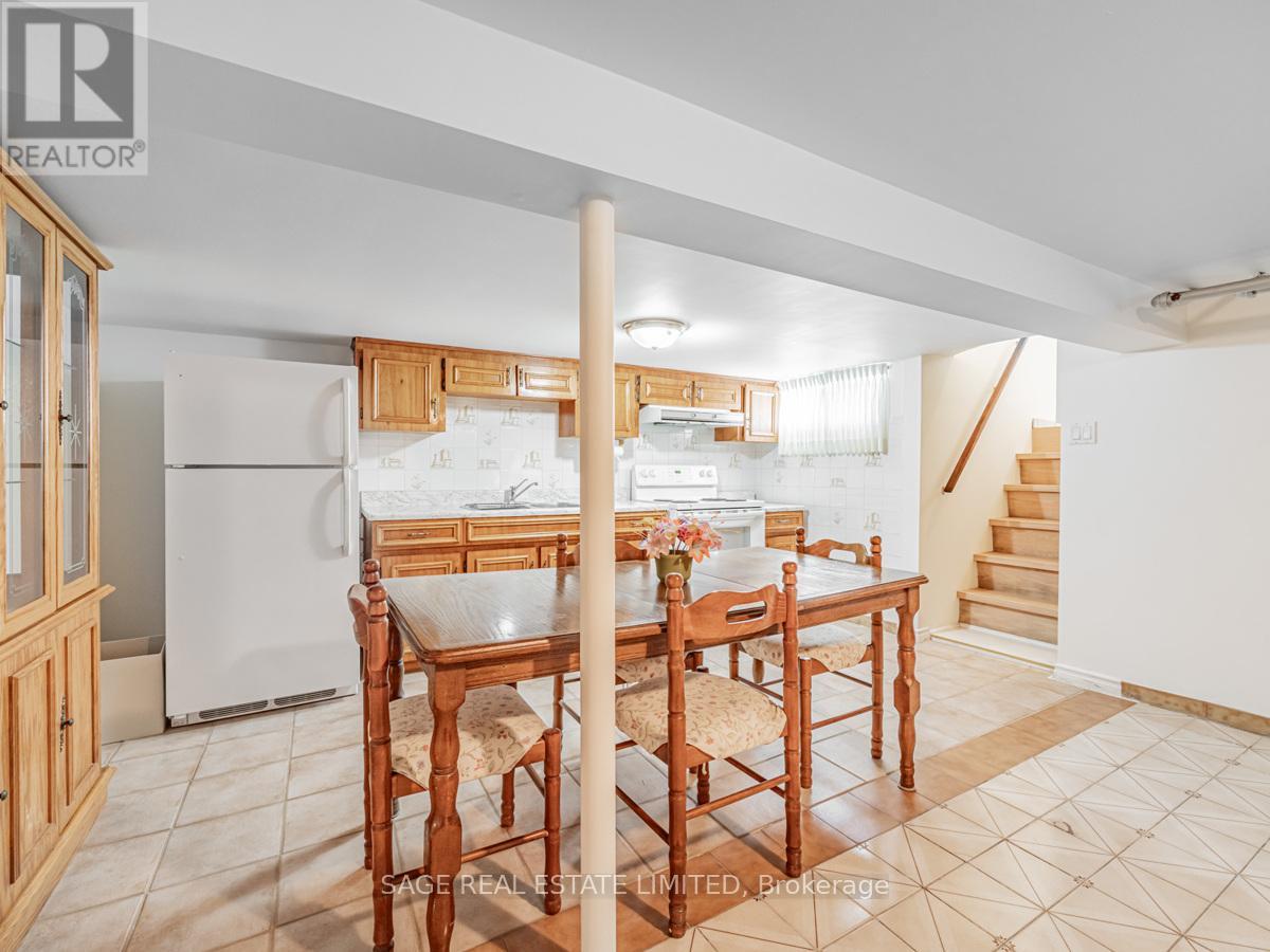 179 Livingstone Avenue, Toronto, Ontario  M6E 2L9 - Photo 21 - W12661532