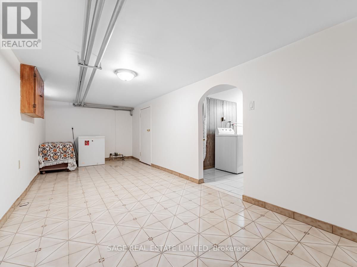 179 Livingstone Avenue, Toronto, Ontario  M6E 2L9 - Photo 26 - W12661532