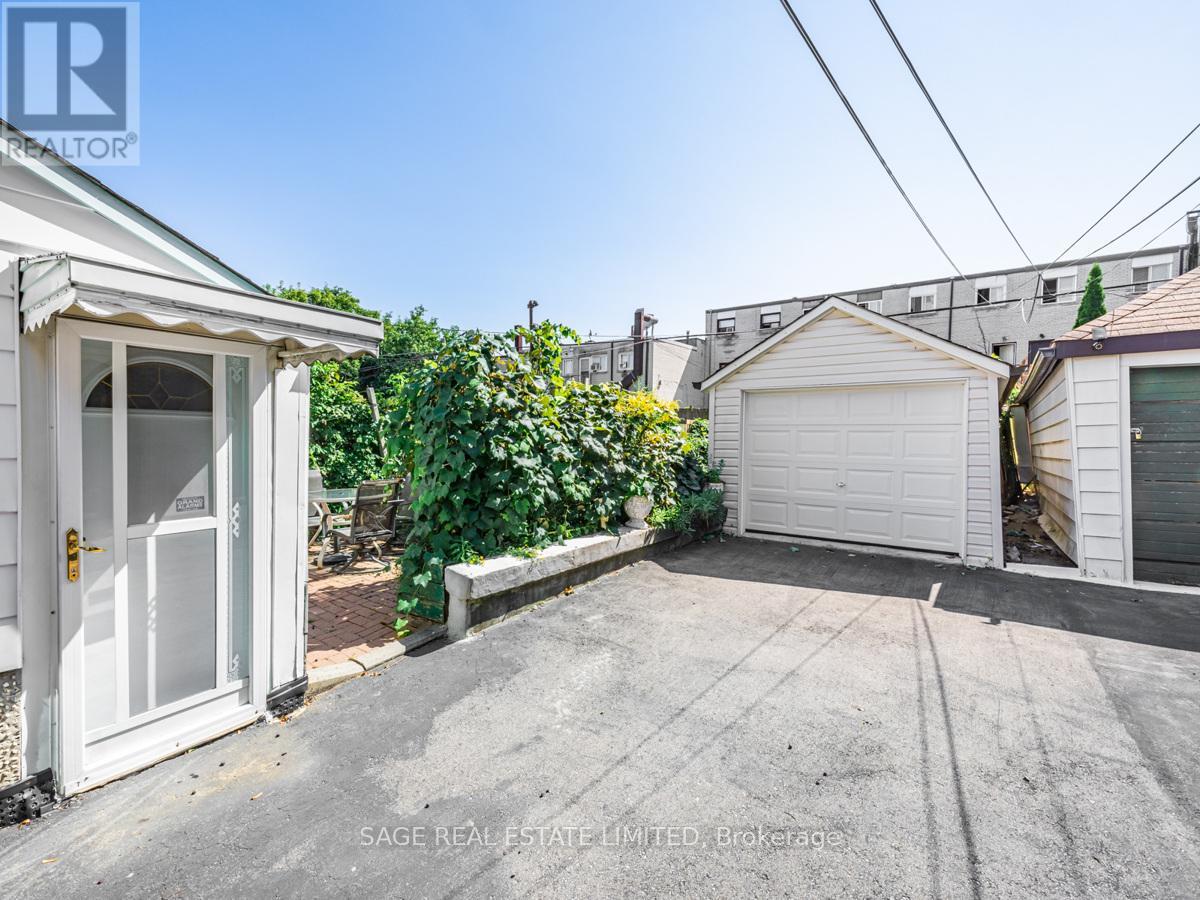 179 Livingstone Avenue, Toronto, Ontario  M6E 2L9 - Photo 27 - W12661532