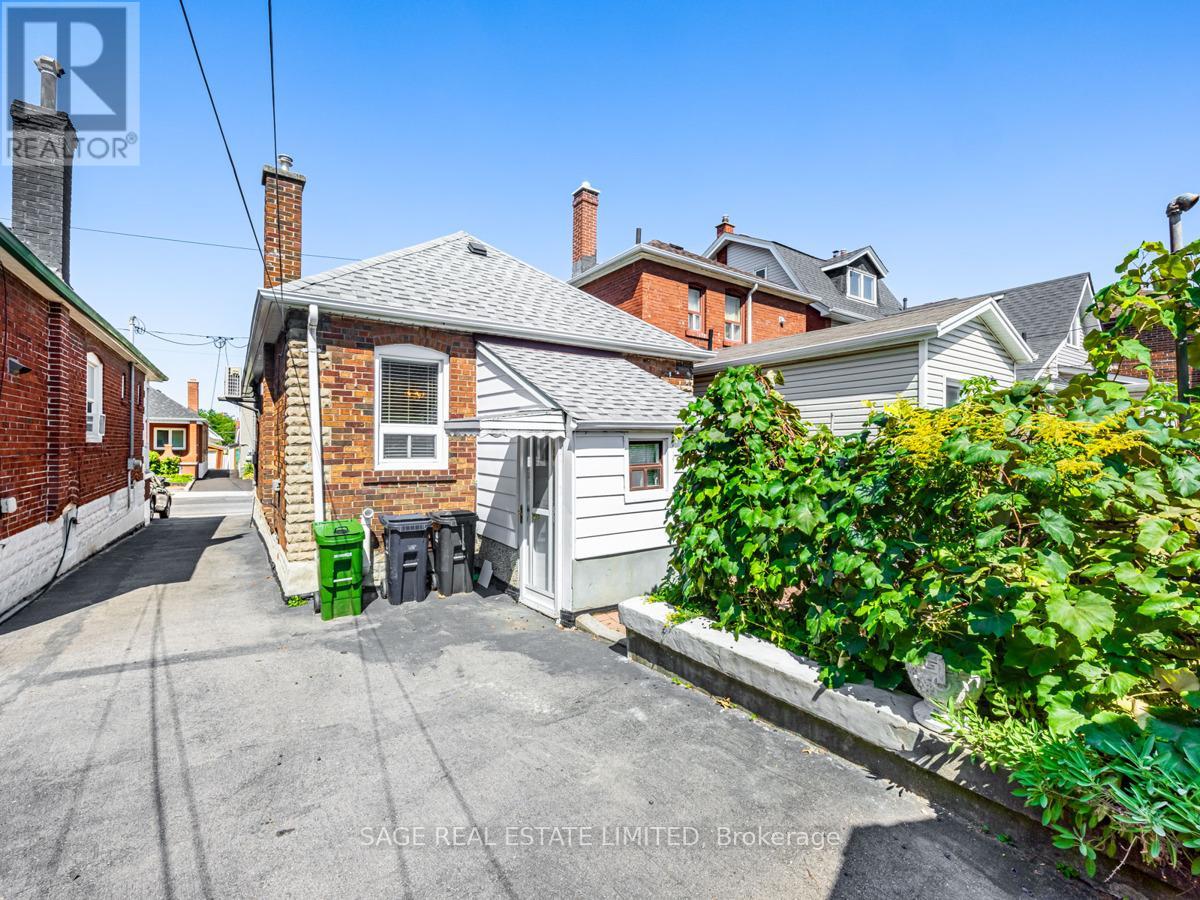 179 Livingstone Avenue, Toronto, Ontario  M6E 2L9 - Photo 28 - W12661532