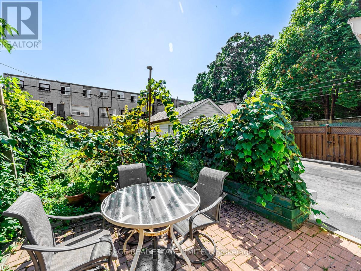 179 Livingstone Avenue, Toronto, Ontario  M6E 2L9 - Photo 29 - W12661532