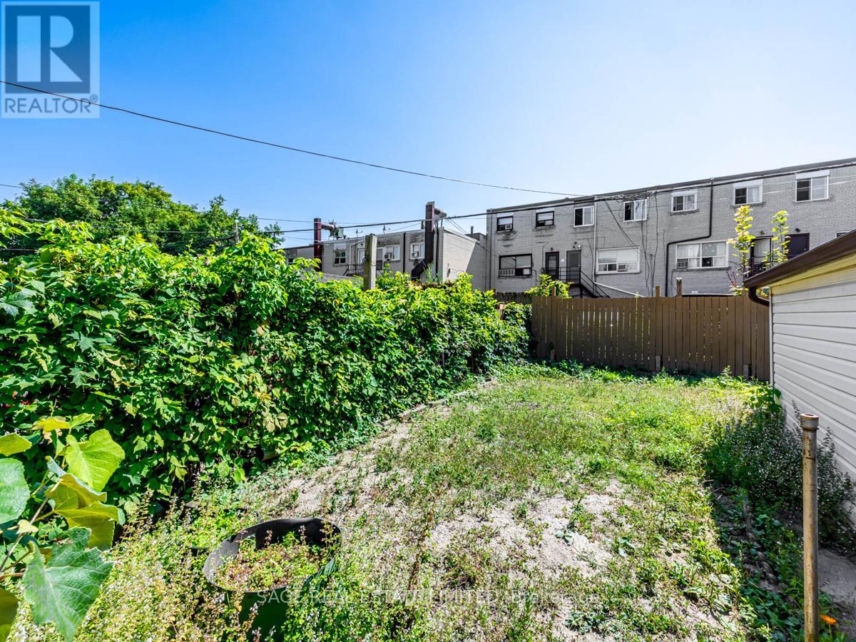 179 Livingstone Avenue, Toronto, Ontario  M6E 2L9 - Photo 30 - W12661532