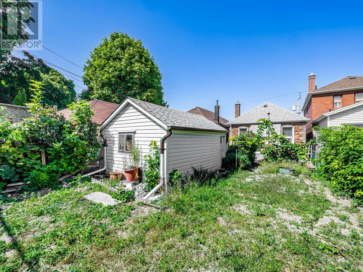 179 Livingstone Avenue, Toronto, Ontario  M6E 2L9 - Photo 31 - W12661532