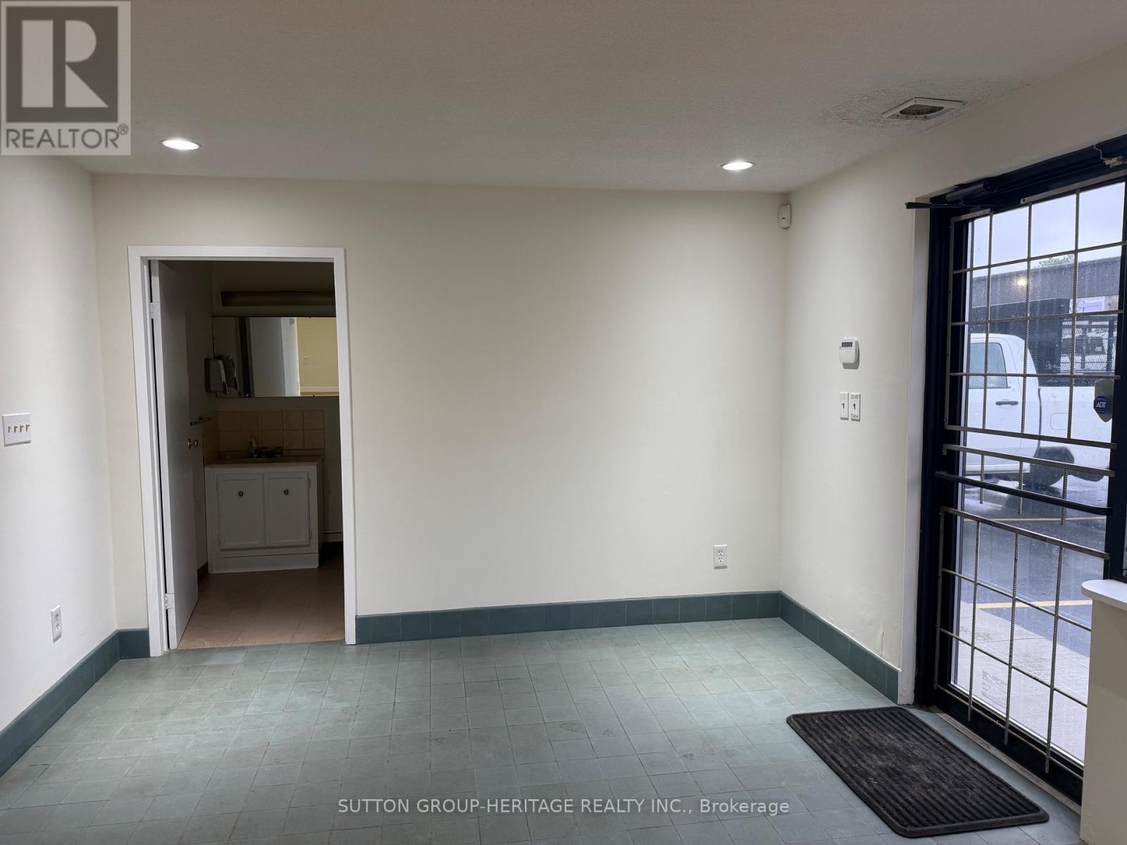 8 - 38 A Bigwin Road, Hamilton, Ontario  L8W 3R4 - Photo 5 - X12661444