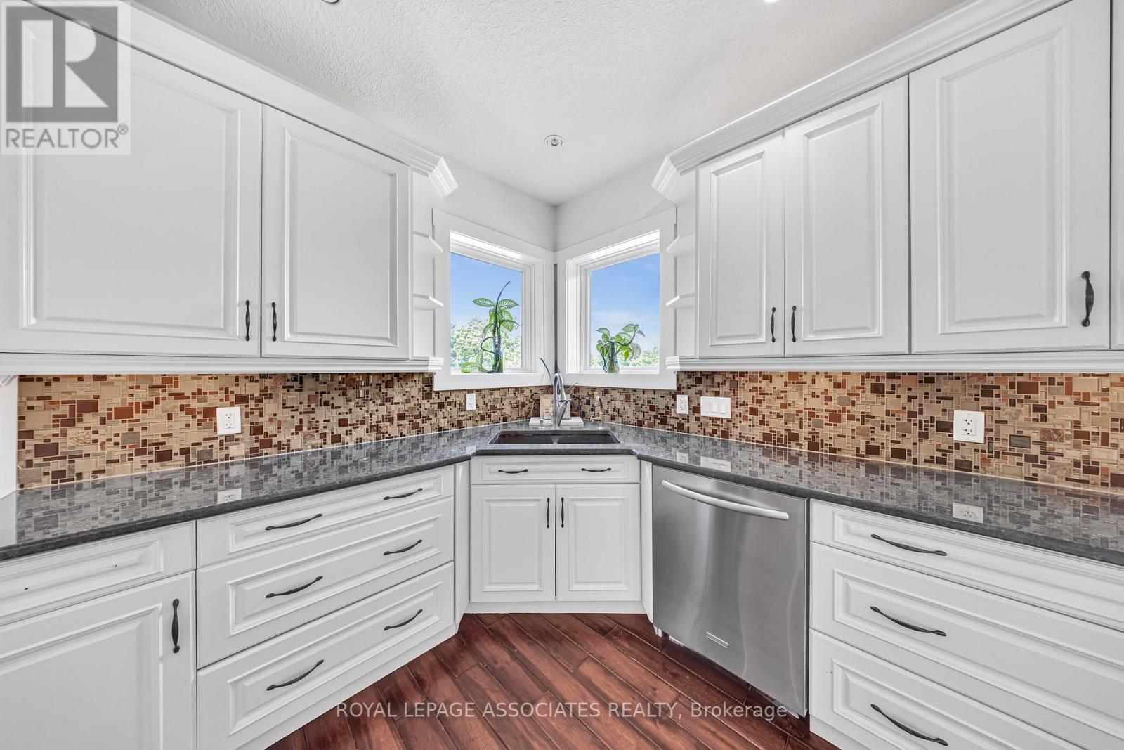 21 Old Mill Road, Brant, Ontario  N0J 1V0 - Photo 12 - X12661446