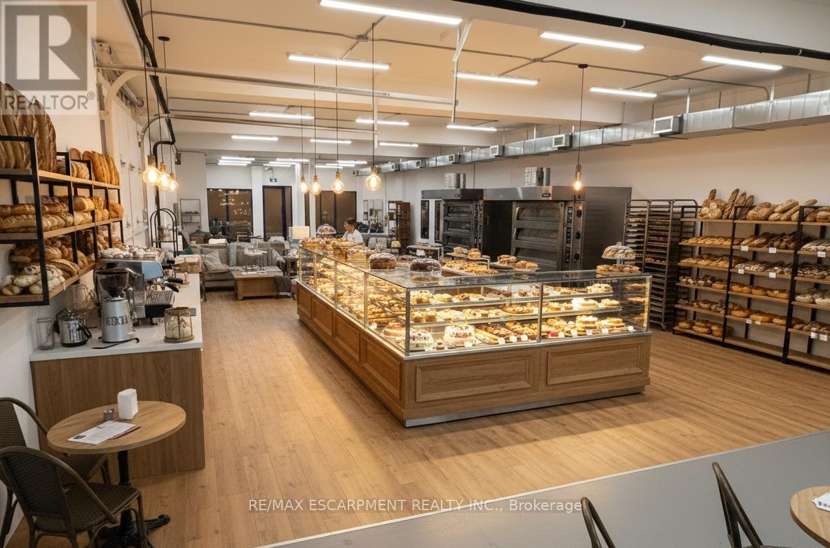 1068 Barton Street E, Hamilton (Crown Point), Ontario  L8L 3E6 - Photo 8 - X12661498