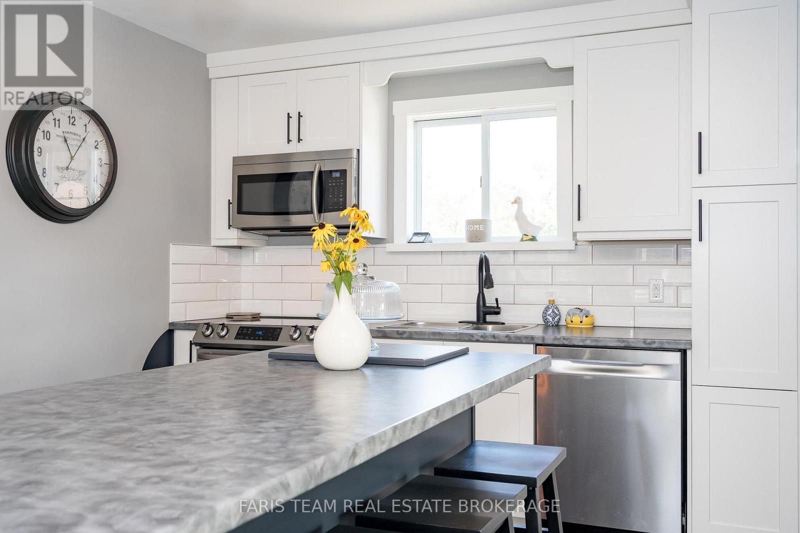 57 Port Severn Road N, Georgian Bay, Ontario  L0K 1S0 - Photo 7 - X12661540