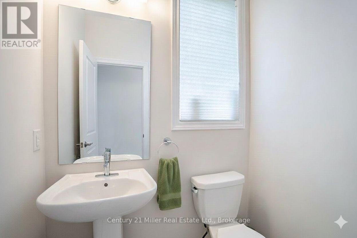 399 Threshing Mill Boulevard, Oakville, Ontario  L6H 0P5 - Photo 9 - W12661678