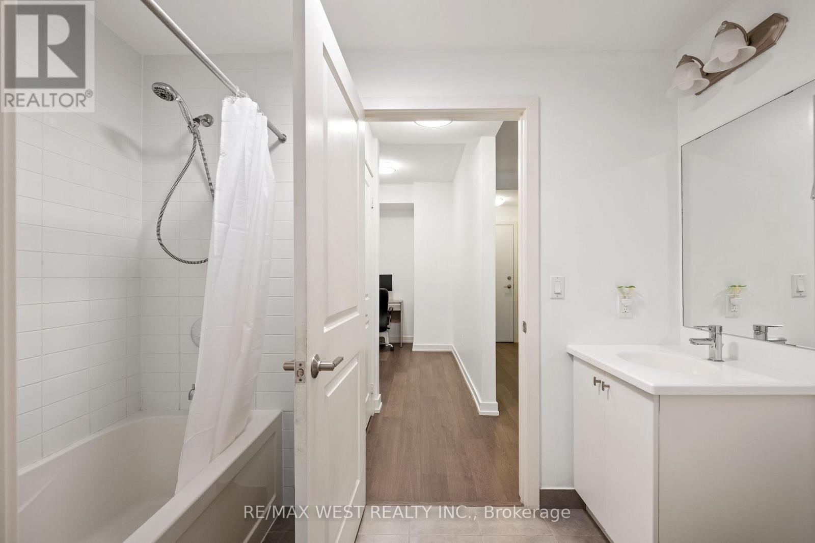 326 - 555 William Graham Drive, Aurora, Ontario  L4G 3L1 - Photo 14 - N12518624