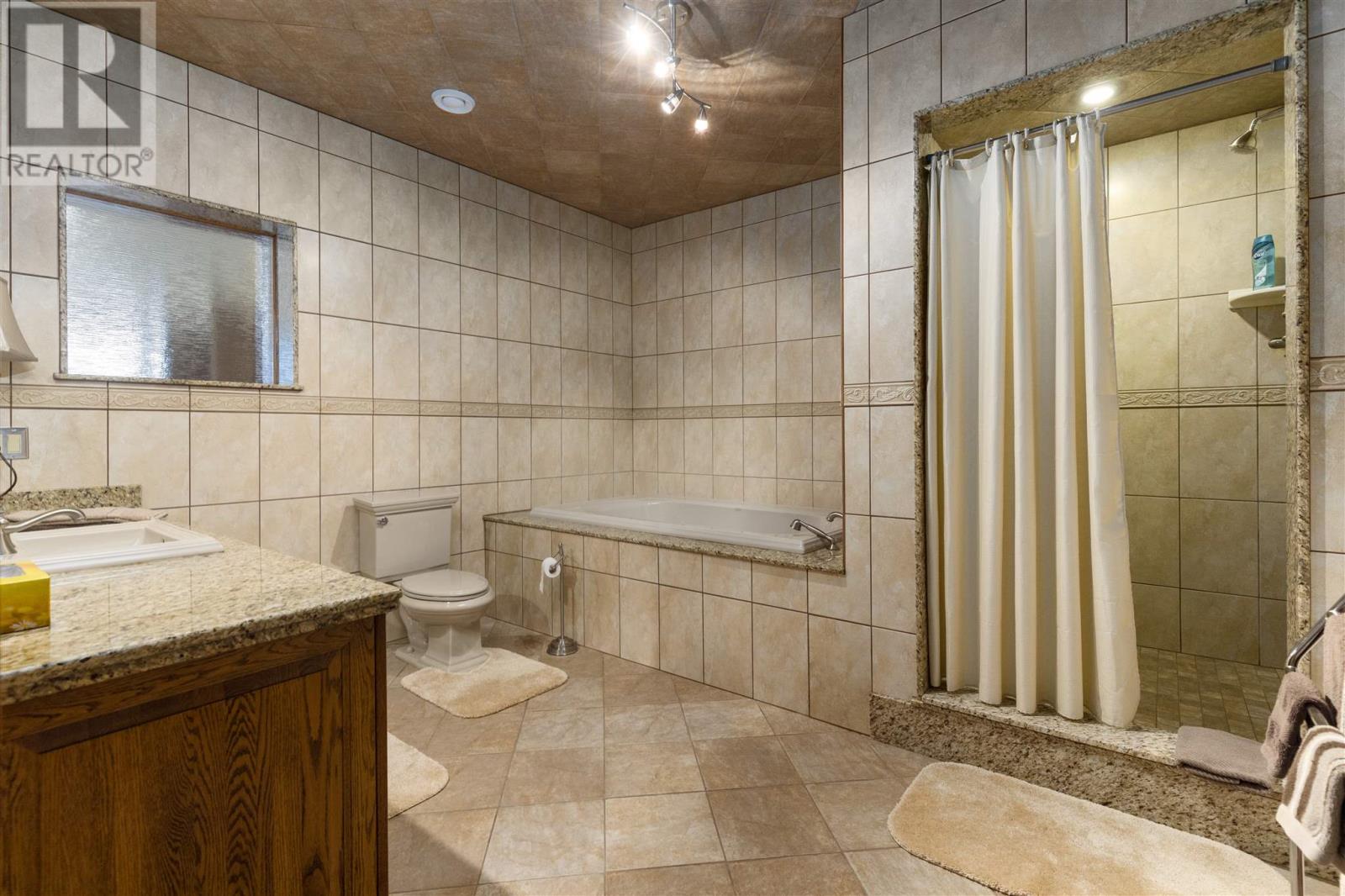 536-542 Queen St, Sault Ste. Marie, Ontario  P6A 2A1 - Photo 18 - SM252911