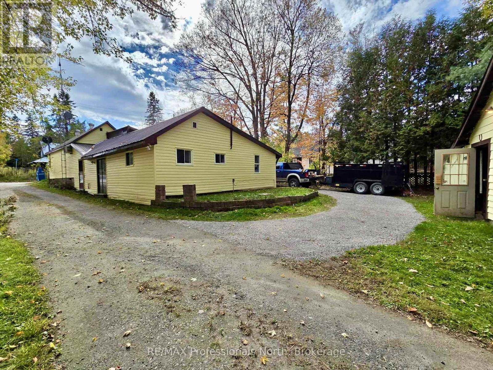 1281 Kashagawigamog Lake Road, Minden Hills, Ontario  K0M 2K0 - Photo 3 - X12661560