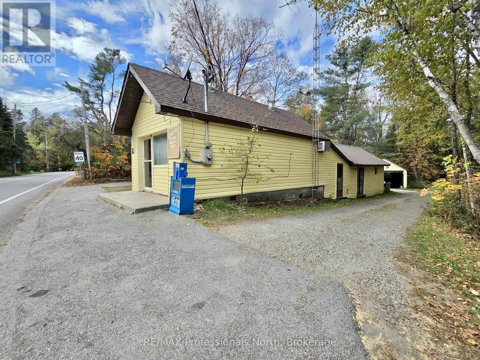 1281 Kashagawigamog Lake Road, Minden Hills, Ontario  K0M 2K0 - Photo 4 - X12661560