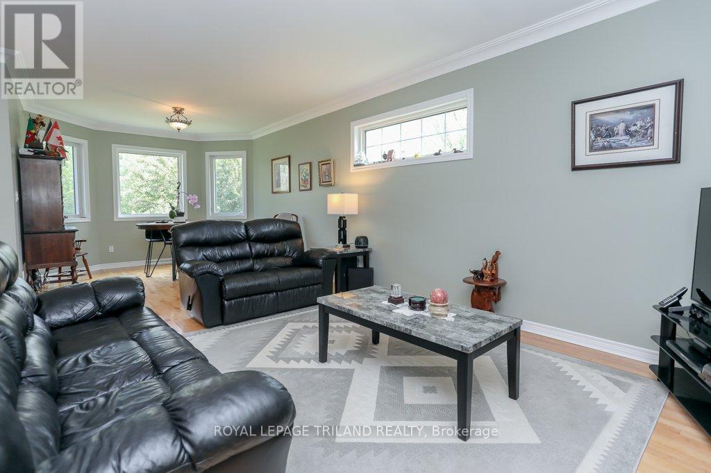 14 Poplar Street, Dutton/dunwich (Wallacetown), Ontario  N0L 2M0 - Photo 4 - X12661570