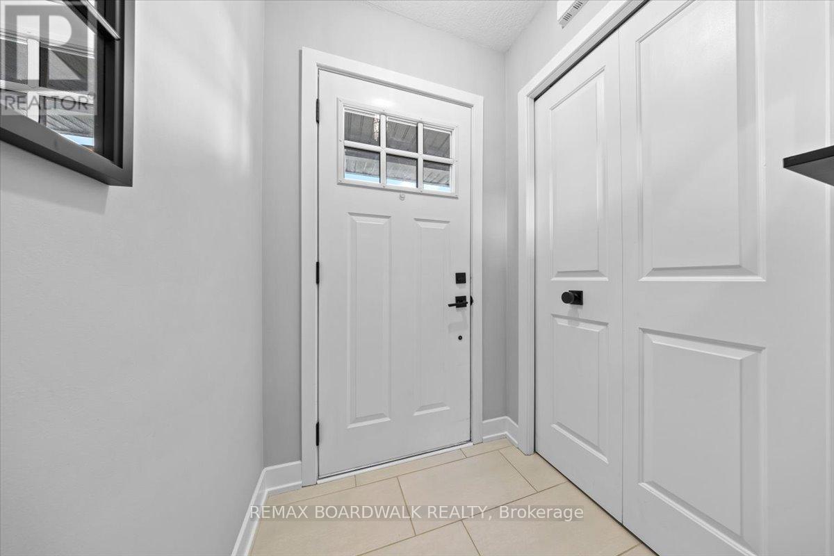 171 Ferrara Drive, Smiths Falls, Ontario  K7A 0A2 - Photo 3 - X12661626