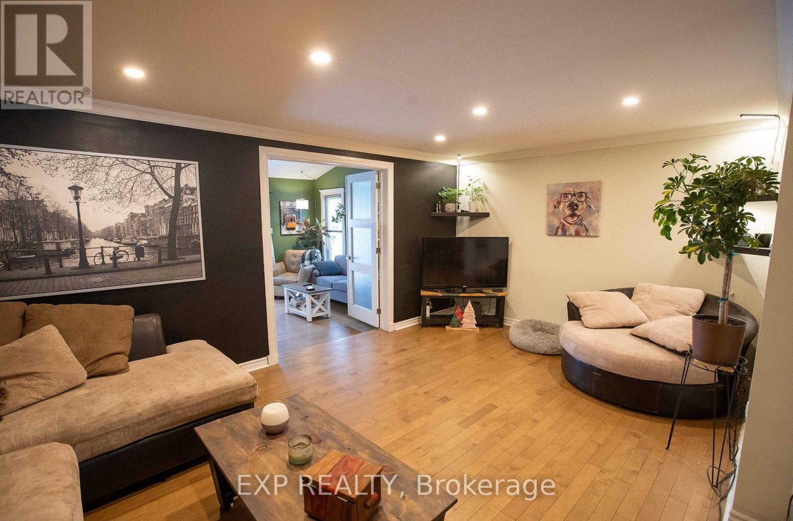 1108 Grenoble Crescent, Ottawa, Ontario  K1C 2C6 - Photo 9 - X12661682