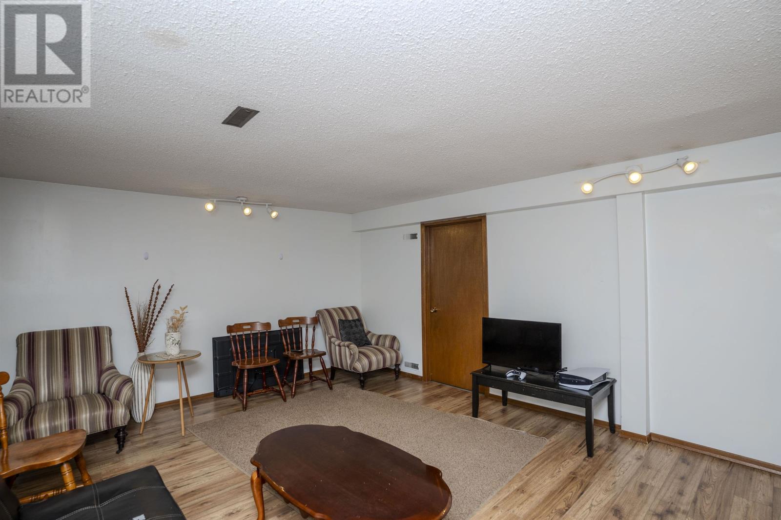 807 Superior Ave, Thunder  Bay, Ontario  P7A 6K3 - Photo 21 - TB253651