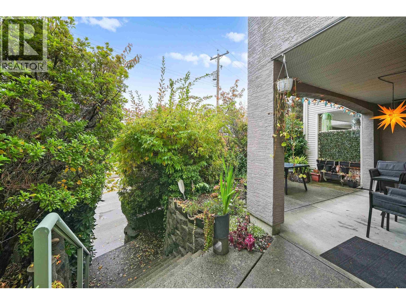 2 1383 Brunette Avenue, Coquitlam, British Columbia  V3K 1G6 - Photo 2 - R3075677