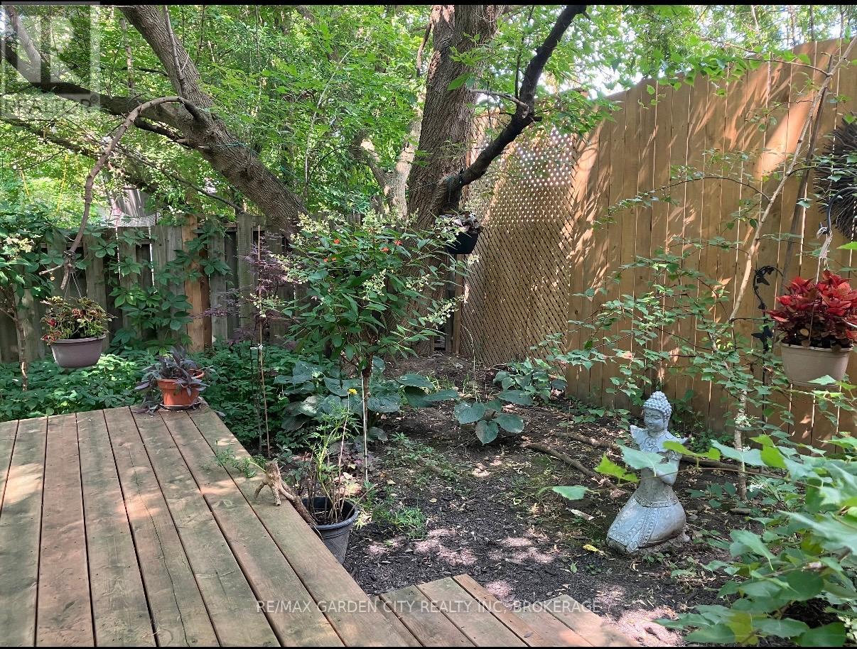 16 Ida Street, St. Catharines, Ontario  L2R 3X4 - Photo 33 - X12485392