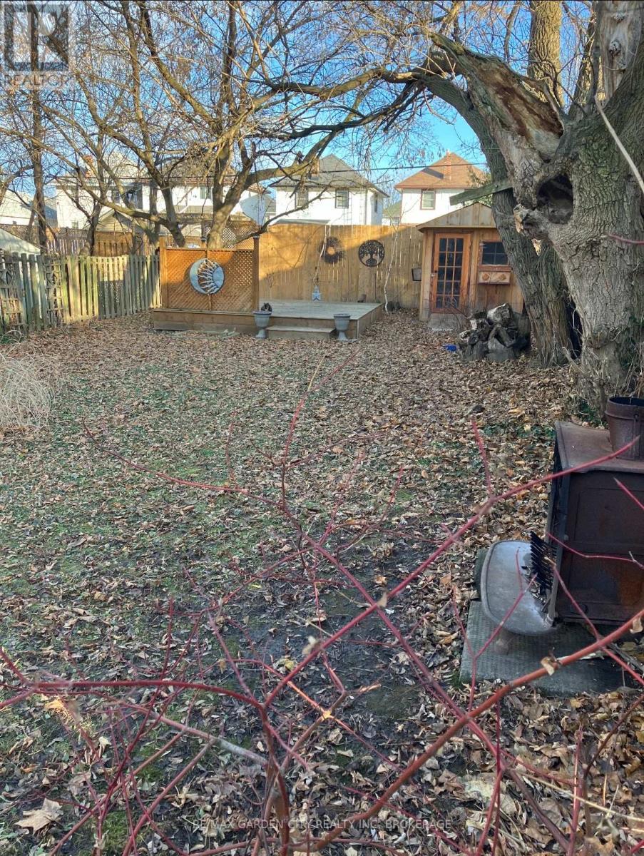 16 Ida Street, St. Catharines, Ontario  L2R 3X4 - Photo 36 - X12485392