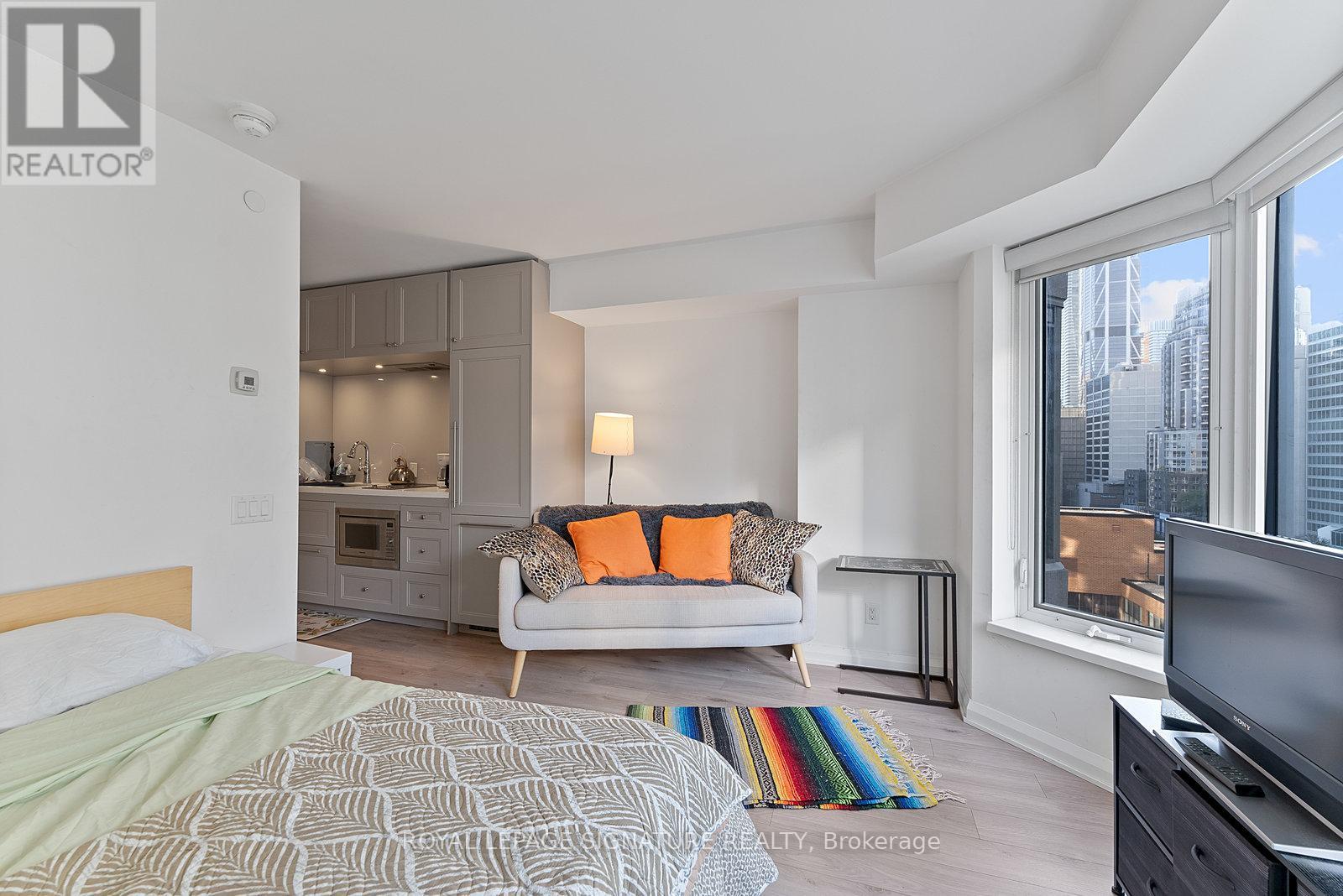 1013 - 155 Yorkville Avenue, Toronto, Ontario  M5R 0B4 - Photo 11 - C12661556