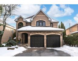 15 CHARING CRESCENT, Aurora, Ontario