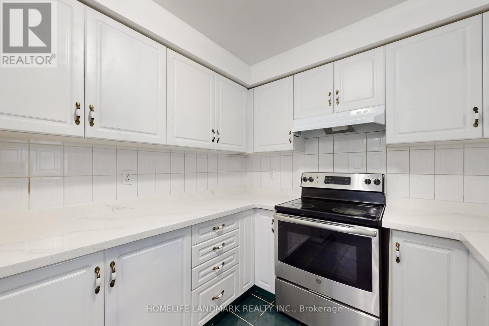 108 Sunway Square, Markham, Ontario  L3P 7X6 - Photo 12 - N12661600