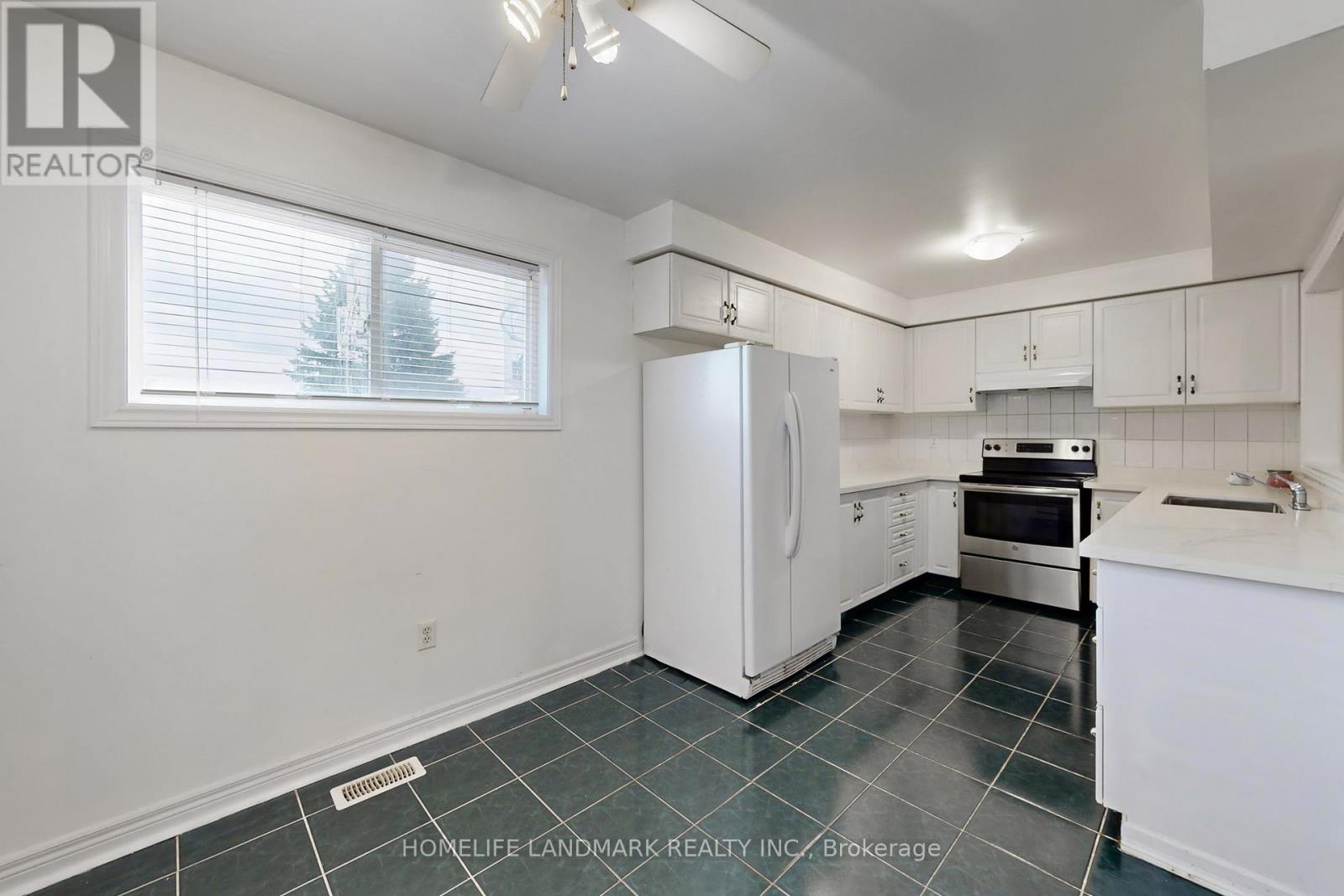 108 Sunway Square, Markham, Ontario  L3P 7X6 - Photo 9 - N12661600