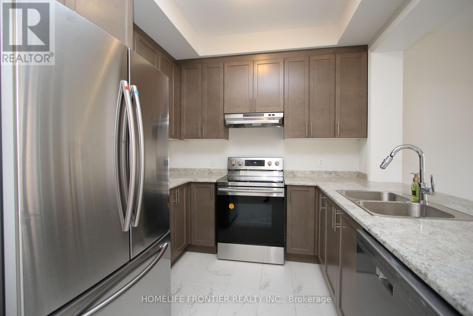 7 Frederick Pearson Street, East Gwillimbury, Ontario  L9N 0R9 - Photo 3 - N12661610