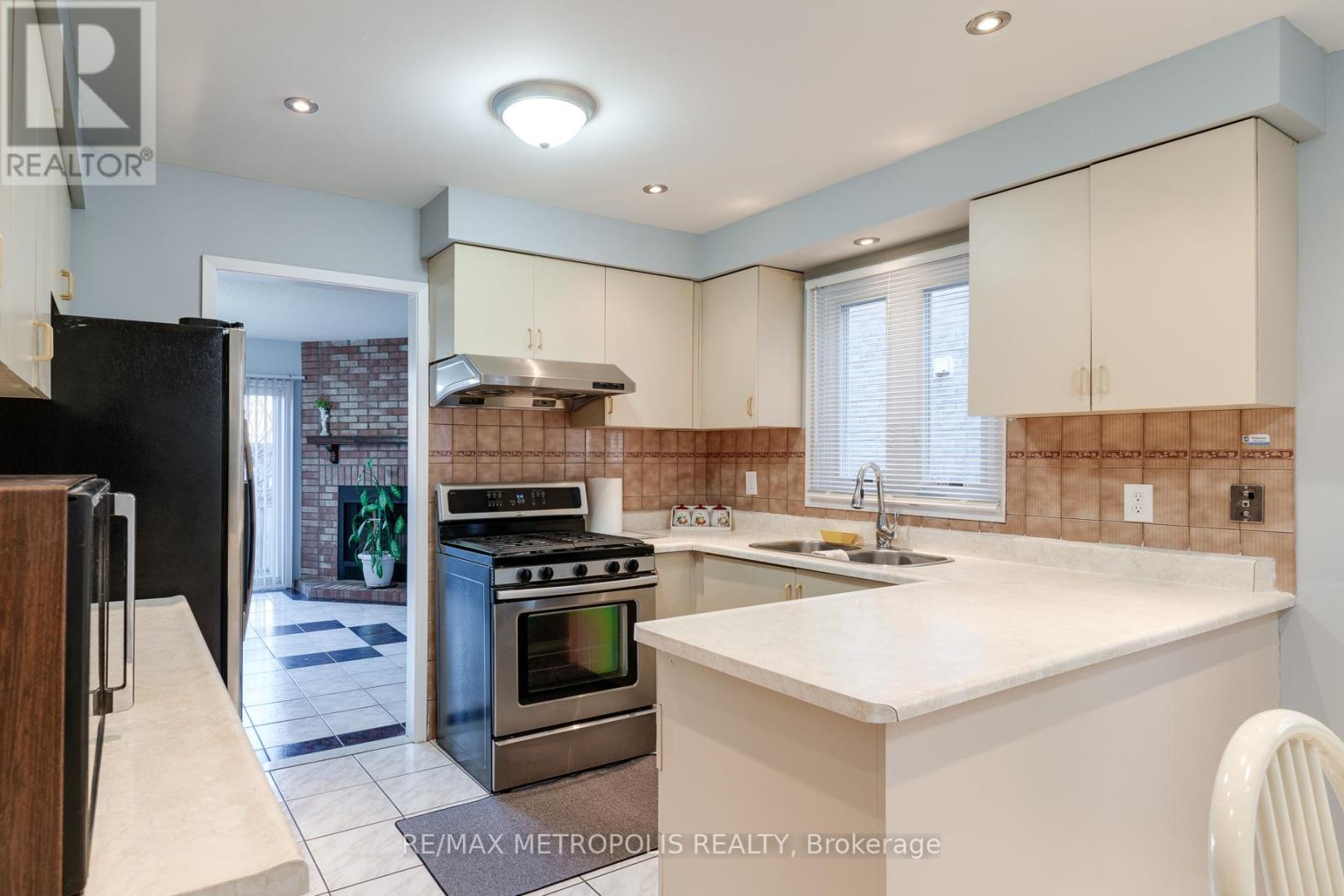 Main - 113 Cimmaron Street, Markham, Ontario  L3S 2G7 - Photo 11 - N12661658